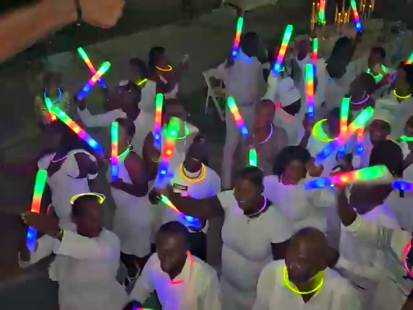 Ouanaminthe En Blanc, guests in white