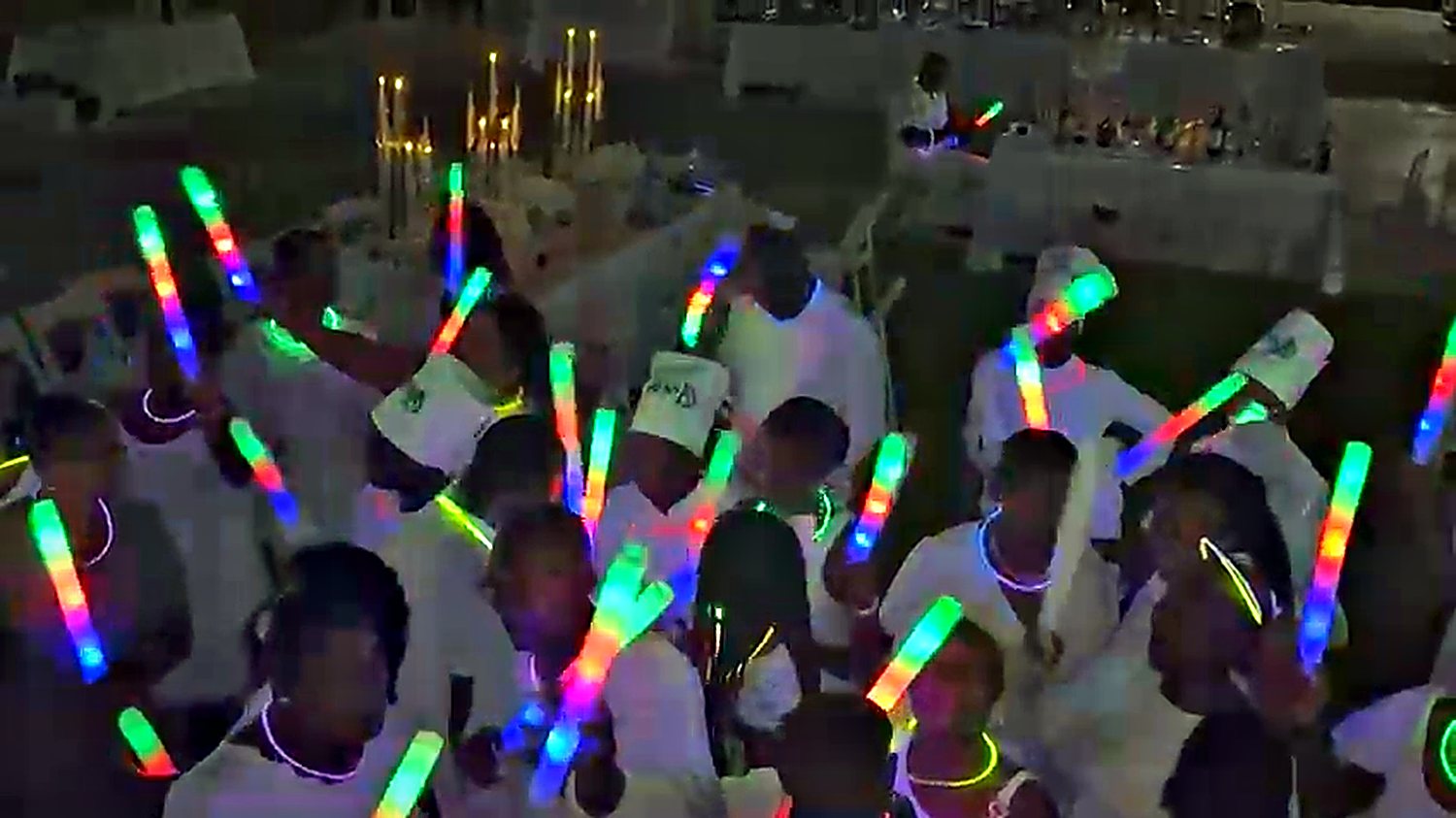 The crowd at Ouanaminthe En Blanc